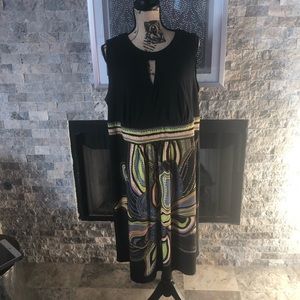 Dress with bright details on skirt